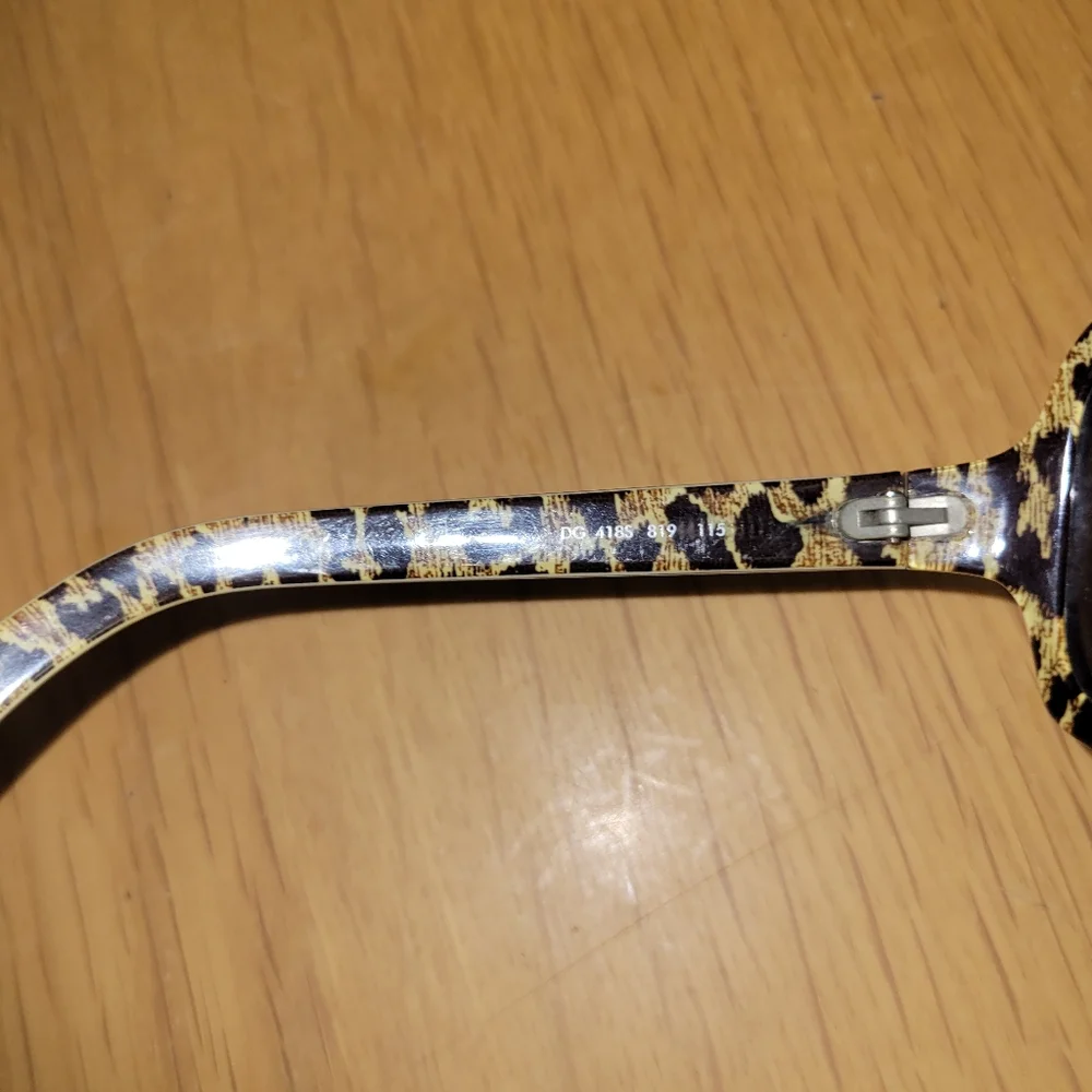 D&G Sunglasses in black w leopard inside - Picture 3 of 7